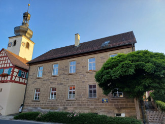 Außenansicht des Kinderhauses Sonnenschein in Nenzenheim. 